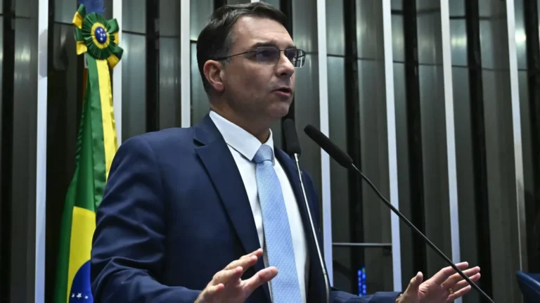 Flavio-Bolsonaro-4-e1765158346986
